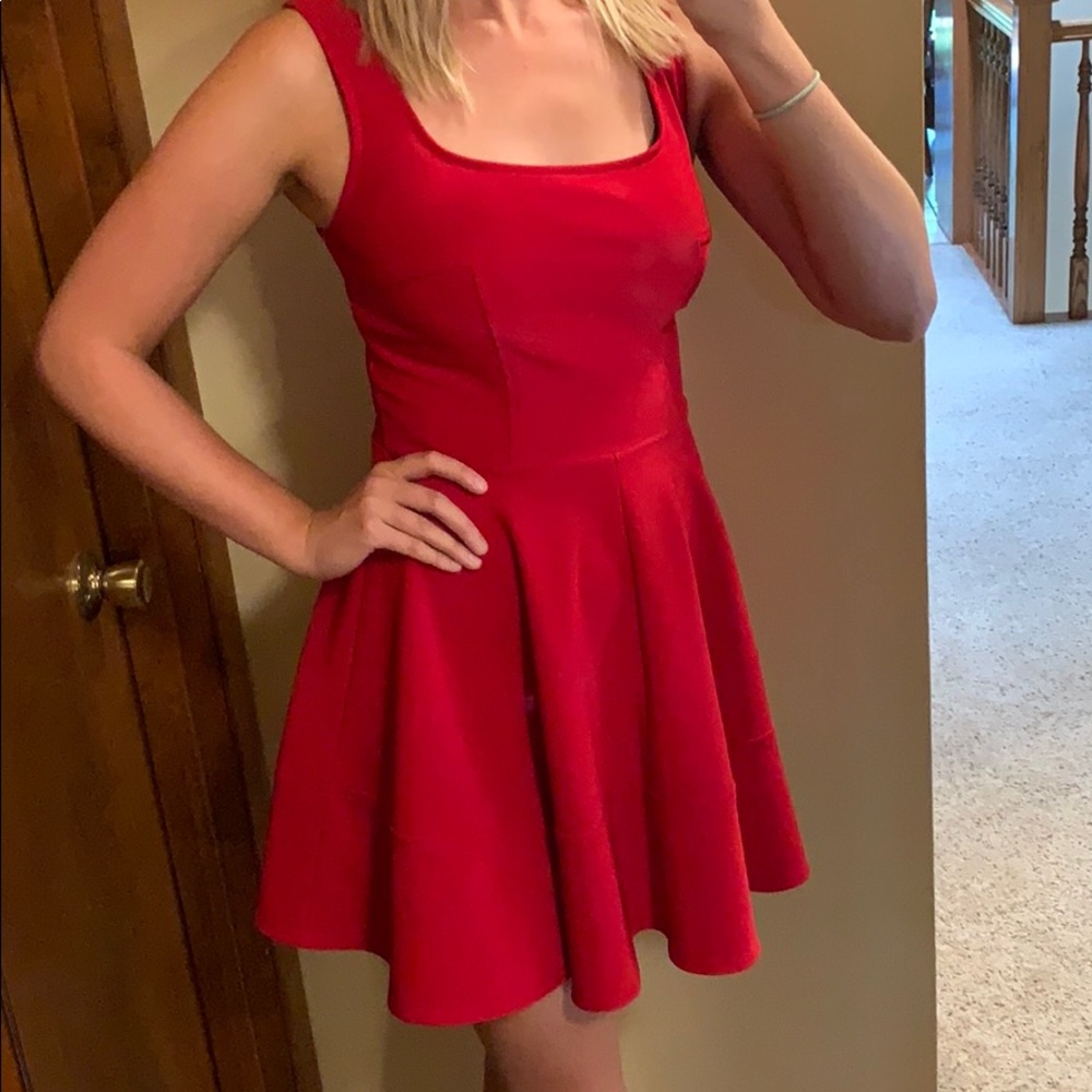 Lulu’s red dress